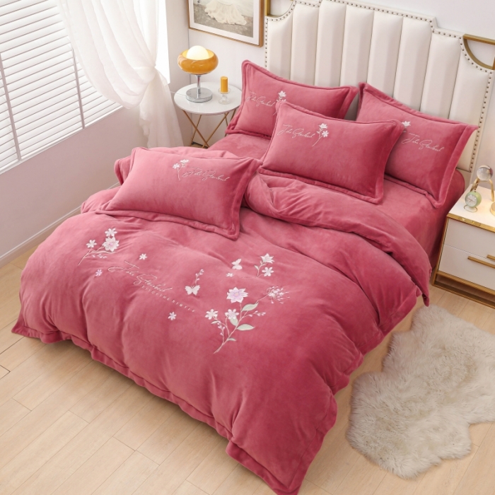 91家纺网 家纺一手货源 找家纺 优姿家纺 2022新款宽边10斤牛奶绒四件套 紫色花语-豆沙