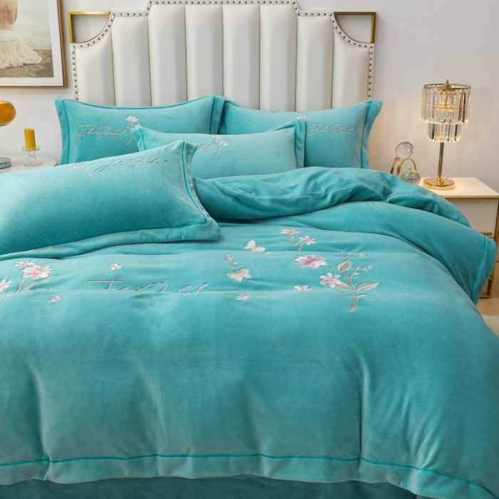 91家纺网 家纺一手货源 找家纺 优姿家纺 2022新款宽边10斤牛奶绒四件套 紫色花语-湖兰