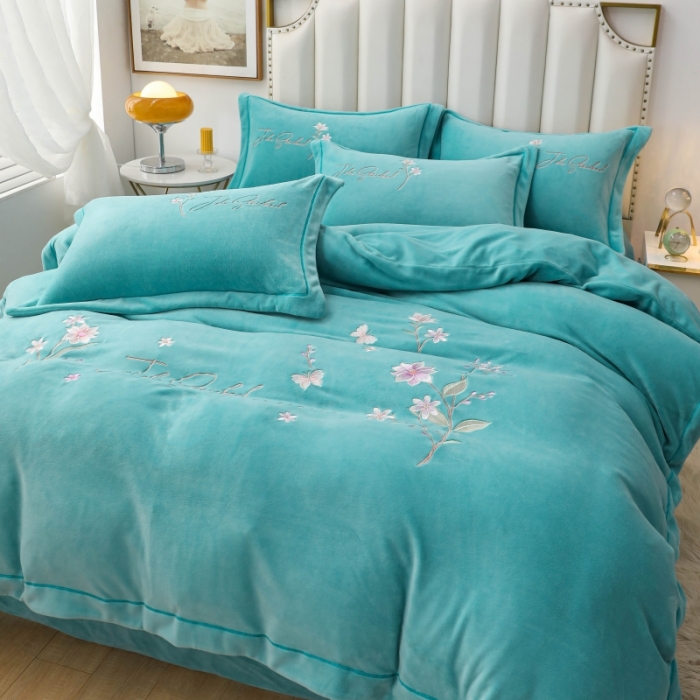 91家纺网 家纺一手货源 找家纺 优姿家纺 2022新款宽边10斤牛奶绒四件套 紫色花语-湖兰