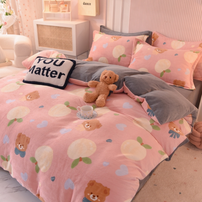 91家纺网 家纺一手货源 找家纺 梦之岛2022新款印花牛奶绒四件套 宝贝熊