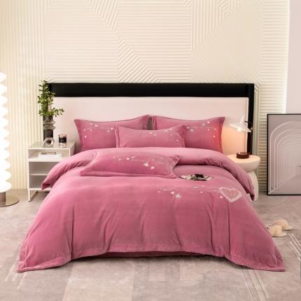 91家纺网 家纺一手货源 找家纺 （总）绒博士 2022新款牛奶绒刺绣压线款四件套-温暖爱心