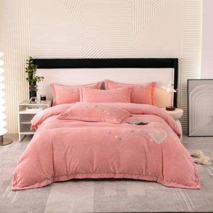 91家纺网 家纺一手货源 找家纺 （总）绒博士 2022新款牛奶绒刺绣压线款四件套-温暖爱心