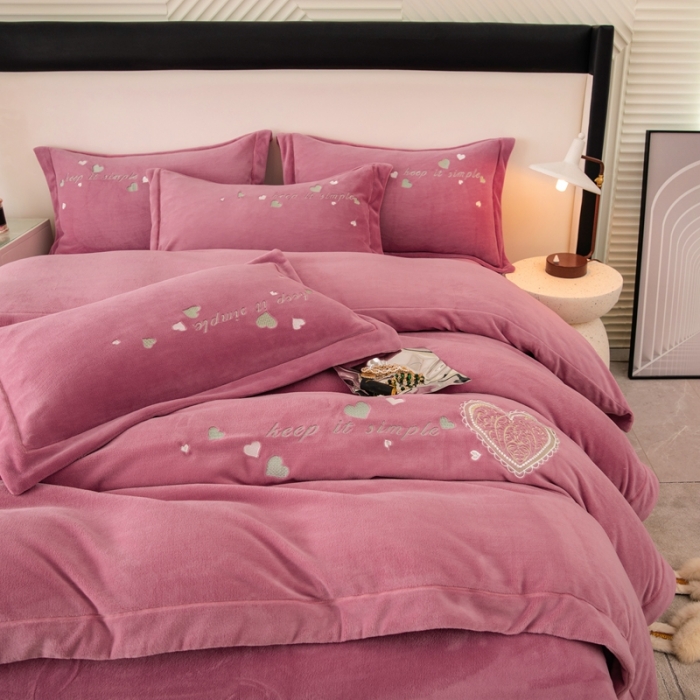 91家纺网 家纺一手货源 找家纺 （总）绒博士 2022新款牛奶绒刺绣压线款四件套-温暖爱心