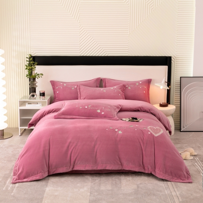 91家纺网 家纺一手货源 找家纺 绒博士新款牛奶绒刺绣压线款四件套-温暖爱心 温暖爱心-豆沙