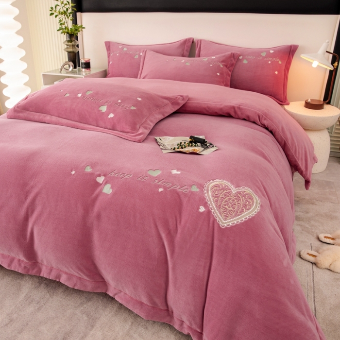 91家纺网 家纺一手货源 找家纺 绒博士新款牛奶绒刺绣压线款四件套-温暖爱心 温暖爱心-豆沙