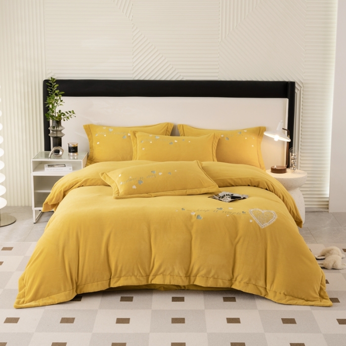 91家纺网 家纺一手货源 找家纺 绒博士新款牛奶绒刺绣压线款四件套-温暖爱心 温暖爱心-柠檬黄