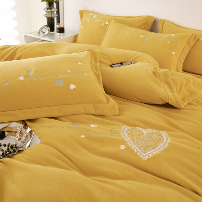 91家纺网 家纺一手货源 找家纺 绒博士新款牛奶绒刺绣压线款四件套-温暖爱心 温暖爱心-柠檬黄