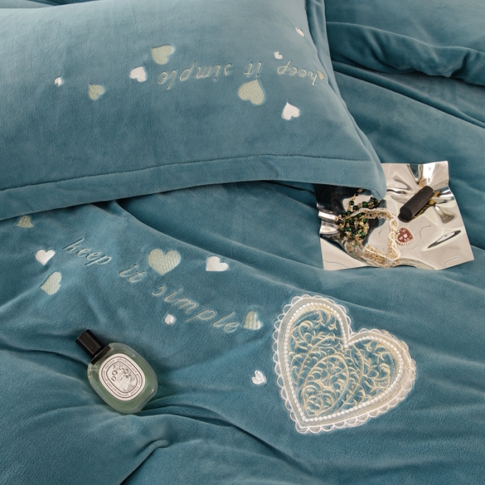 91家纺网 家纺一手货源 找家纺 绒博士新款牛奶绒刺绣压线款四件套-温暖爱心 温暖爱心-青兰绿