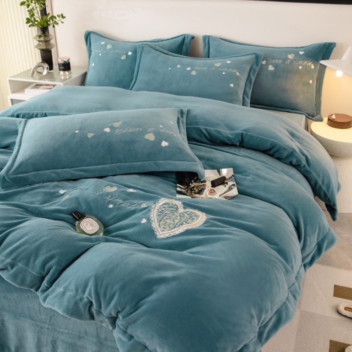 91家纺网 家纺一手货源 找家纺 绒博士新款牛奶绒刺绣压线款四件套-温暖爱心 温暖爱心-青兰绿