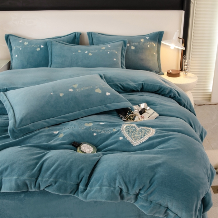 91家纺网 家纺一手货源 找家纺 绒博士新款牛奶绒刺绣压线款四件套-温暖爱心 温暖爱心-青兰绿