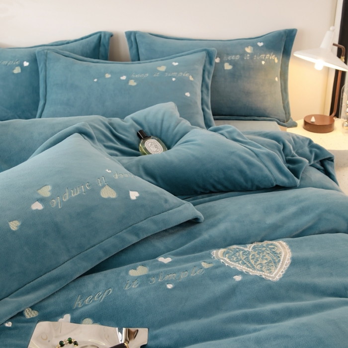 91家纺网 家纺一手货源 找家纺 绒博士新款牛奶绒刺绣压线款四件套-温暖爱心 温暖爱心-青兰绿