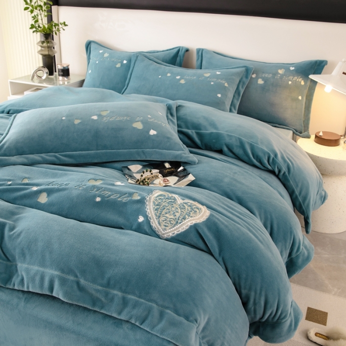 91家纺网 家纺一手货源 找家纺 绒博士新款牛奶绒刺绣压线款四件套-温暖爱心 温暖爱心-青兰绿