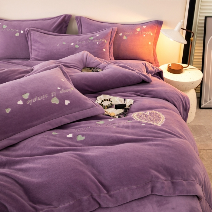 91家纺网 家纺一手货源 找家纺 绒博士新款牛奶绒刺绣压线款四件套-温暖爱心 温暖爱心-香芋紫