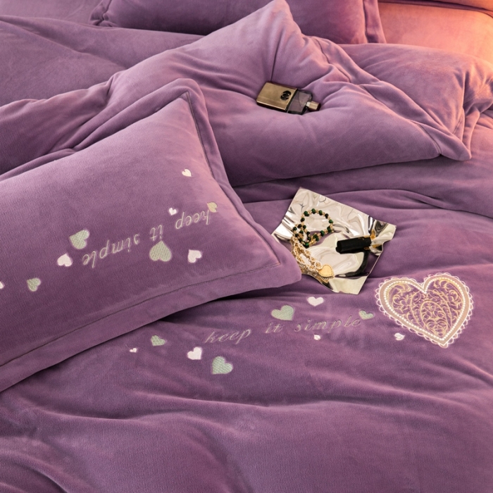 91家纺网 家纺一手货源 找家纺 绒博士新款牛奶绒刺绣压线款四件套-温暖爱心 温暖爱心-香芋紫