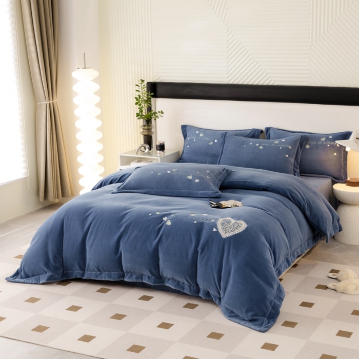 91家纺网 家纺一手货源 找家纺 绒博士新款牛奶绒刺绣压线款四件套-温暖爱心 温暖爱心-幽蓝