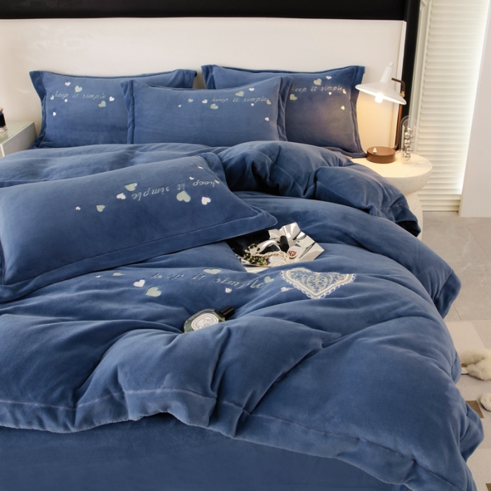 91家纺网 家纺一手货源 找家纺 绒博士新款牛奶绒刺绣压线款四件套-温暖爱心 温暖爱心-幽蓝