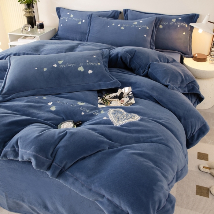 91家纺网 家纺一手货源 找家纺 绒博士新款牛奶绒刺绣压线款四件套-温暖爱心 温暖爱心-幽蓝