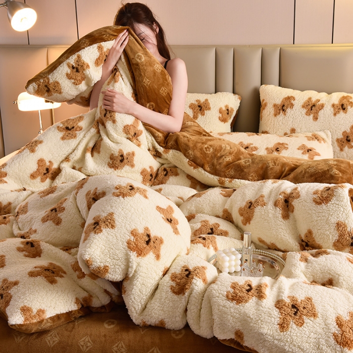 91家纺网 家纺一手货源 找家纺 同田 2023新直播羊羔绒四件套牛奶绒法莱绒四件套 抱抱熊