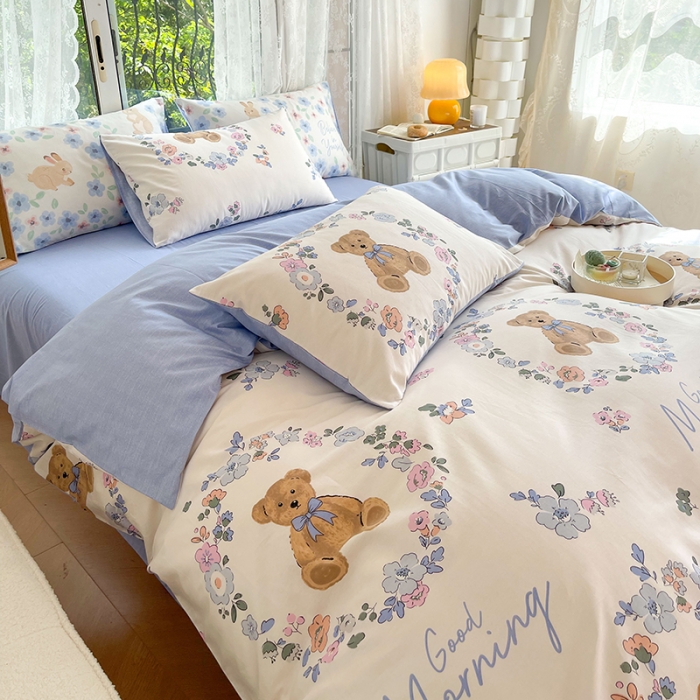 91家纺网 家纺一手货源 找家纺 感遇2022新款纯棉印花四件套 花环小熊