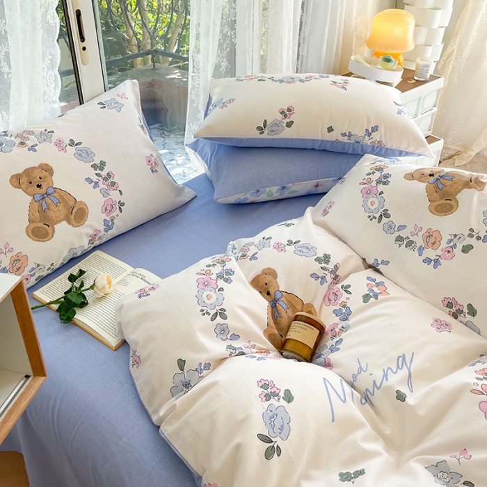 91家纺网 家纺一手货源 找家纺 感遇2022新款纯棉印花四件套 花环小熊