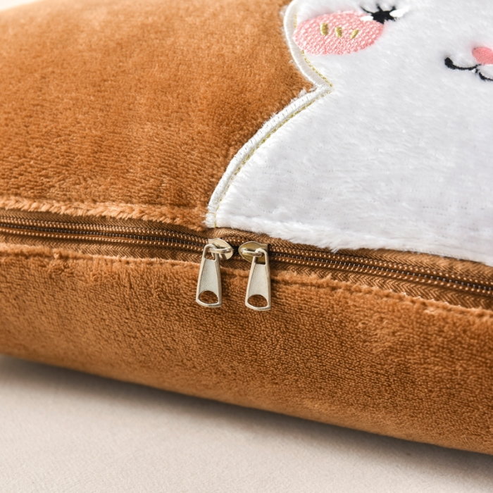 91家纺网 家纺一手货源 找家纺 阳光依佰2022新款牛奶绒多功能抱枕被系列-萌小兔 卡其