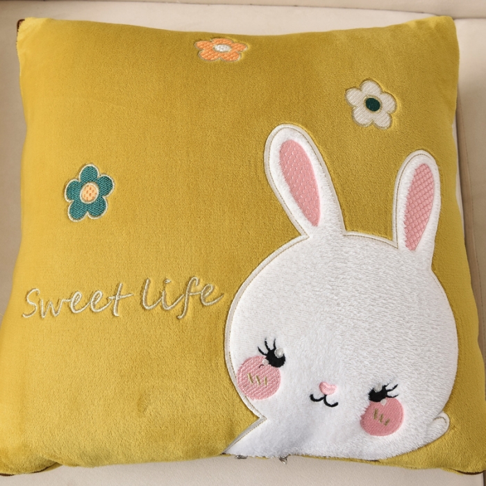 91家纺网 家纺一手货源 找家纺 阳光依佰2022新款牛奶绒多功能抱枕被系列-萌小兔明黄