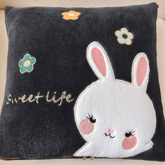 91家纺网 家纺一手货源 找家纺 阳光依佰2022新款牛奶绒多功能抱枕被系列-萌小兔 深灰