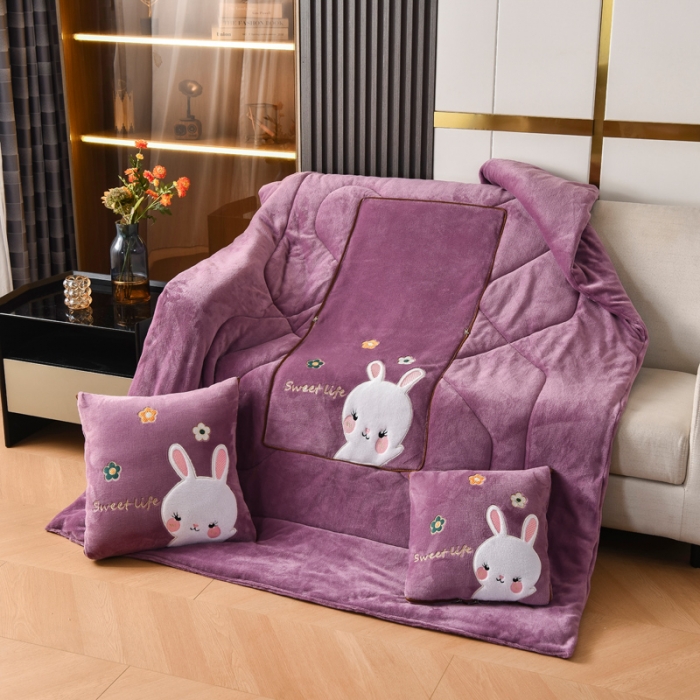 91家纺网 家纺一手货源 找家纺 阳光依佰2022新款牛奶绒多功能抱枕被系列-萌小兔 紫色