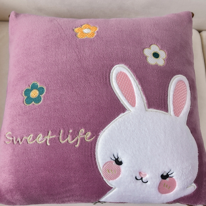 91家纺网 家纺一手货源 找家纺 阳光依佰2022新款牛奶绒多功能抱枕被系列-萌小兔 紫色