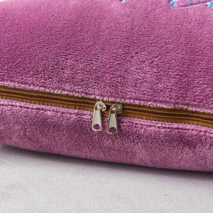 91家纺网 家纺一手货源 找家纺 阳光依佰2022新款牛奶绒多功能抱枕被系列-字母M 紫色