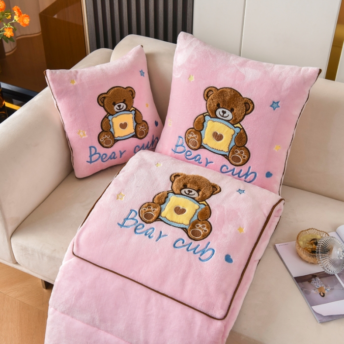 91家纺网 家纺一手货源 找家纺 阳光依佰2022新款牛奶绒多功能抱枕被系列-艾尼熊 粉玉