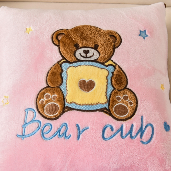 91家纺网 家纺一手货源 找家纺 阳光依佰2022新款牛奶绒多功能抱枕被系列-艾尼熊 粉玉