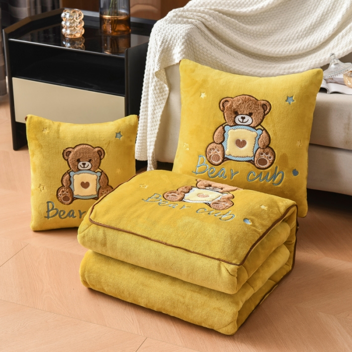 91家纺网 家纺一手货源 找家纺 阳光依佰2022新款牛奶绒多功能抱枕被系列-艾尼熊 明黄