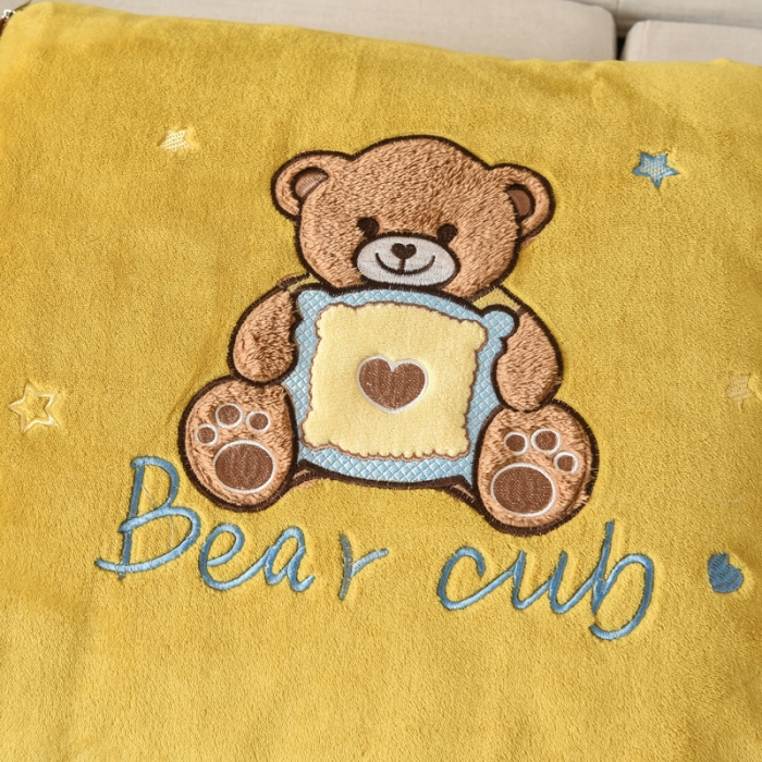 91家纺网 家纺一手货源 找家纺 阳光依佰2022新款牛奶绒多功能抱枕被系列-艾尼熊 明黄