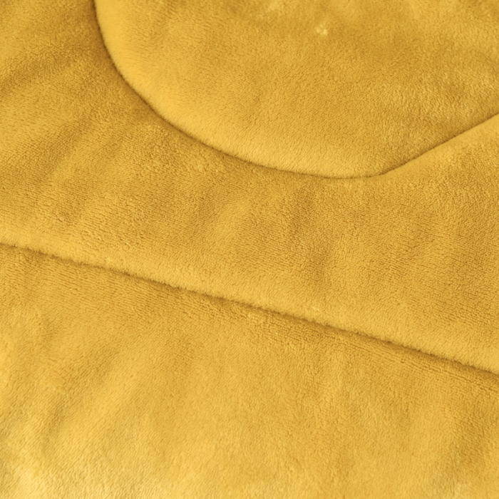 91家纺网 家纺一手货源 找家纺 阳光依佰2022新款牛奶绒多功能抱枕被系列-艾尼熊 明黄