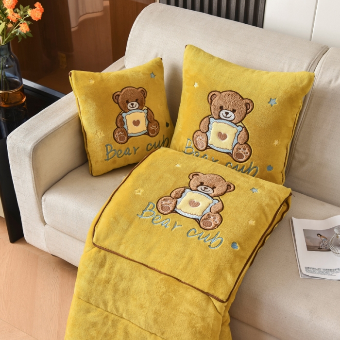 91家纺网 家纺一手货源 找家纺 阳光依佰2022新款牛奶绒多功能抱枕被系列-艾尼熊 明黄