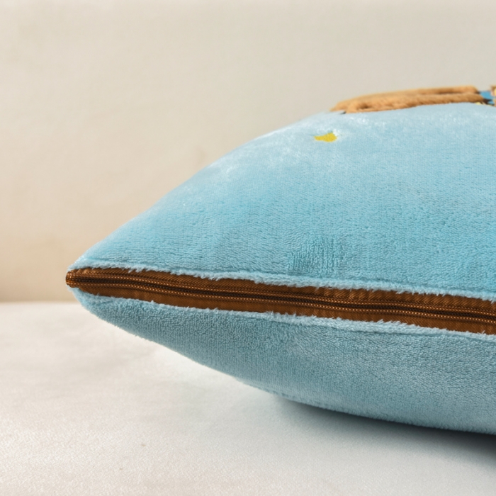 91家纺网 家纺一手货源 找家纺 阳光依佰2022新款牛奶绒多功能抱枕被系列-艾尼熊 天蓝