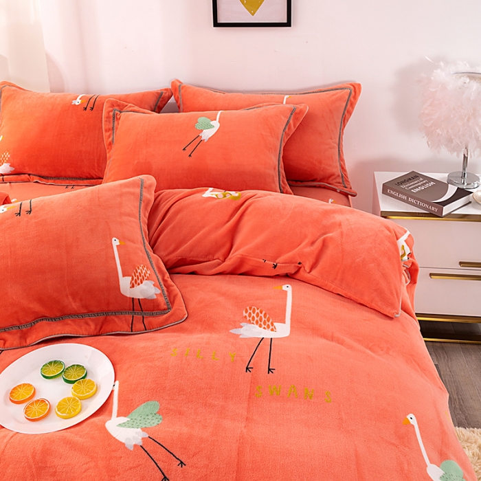 91家纺网 家纺一手货源 找家纺 尚品凤凰2025新款高克重印花牛奶绒四件套-工艺款 一见钟情-橘