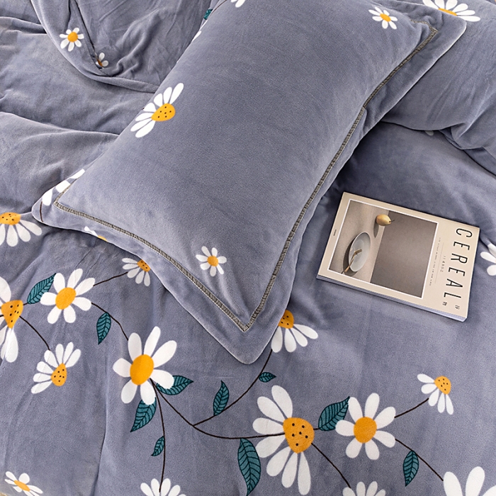 91家纺网 家纺一手货源 找家纺 尚品凤凰2025新款高克重印花牛奶绒四件套-工艺款 枝繁叶茂-灰