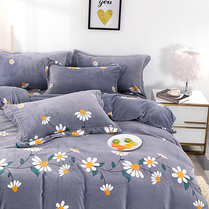 91家纺网 家纺一手货源 找家纺 尚品凤凰2025新款高克重印花牛奶绒四件套-工艺款 枝繁叶茂-灰