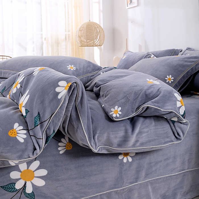 91家纺网 家纺一手货源 找家纺 尚品凤凰2025新款高克重印花牛奶绒四件套-工艺款 枝繁叶茂-灰