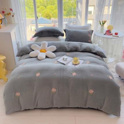 91家纺网 家纺一手货源 找家纺 （总）珺柔 2022新款200克重牛奶绒毛巾绣四件套