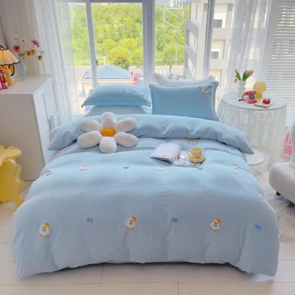 91家纺网 家纺一手货源 找家纺 珺柔 2022新款200克重牛奶绒毛巾绣四件套 开心鸭（兰）