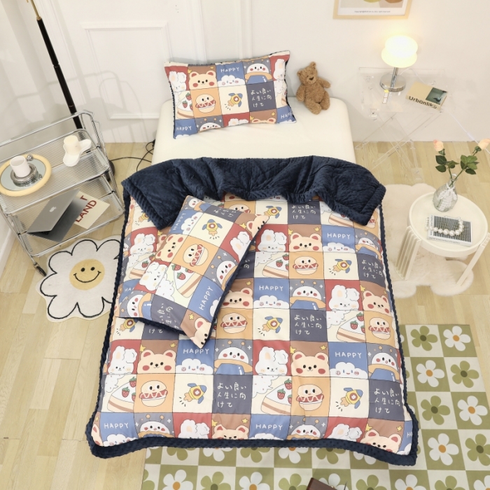 91家纺网 家纺一手货源 找家纺 星期八  2022新款全棉豆豆被春秋被-系列一 蛋糕熊
