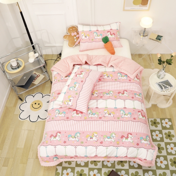 91家纺网 家纺一手货源 找家纺 星期八  2022新款全棉豆豆被春秋被-系列一 旋转木马