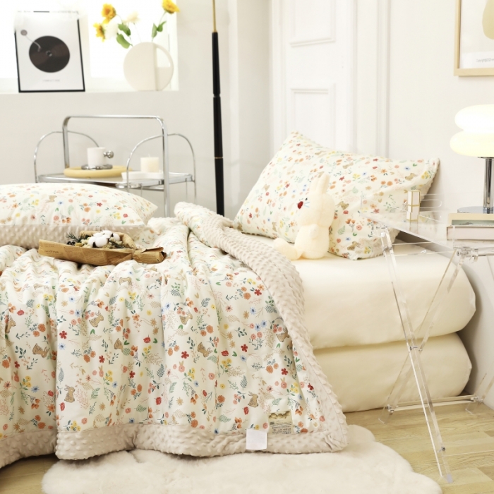 91家纺网 家纺一手货源 找家纺 星期八  2022新款全棉豆豆被春秋被-系列一 碎花小兔