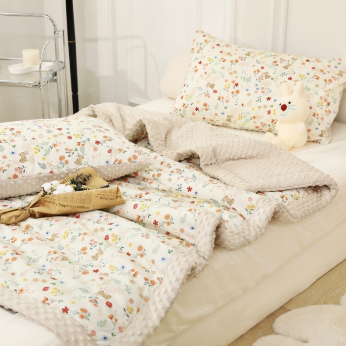 91家纺网 家纺一手货源 找家纺 星期八  2022新款全棉豆豆被春秋被-系列一 碎花小兔