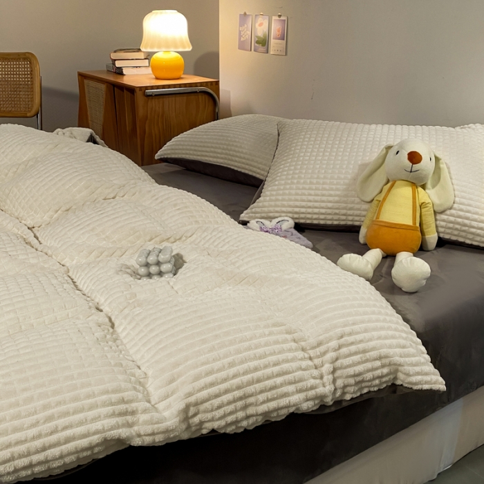 91家纺网 家纺一手货源 找家纺 (总) 慕澄 2024新款牛奶绒剪花简约款四件套