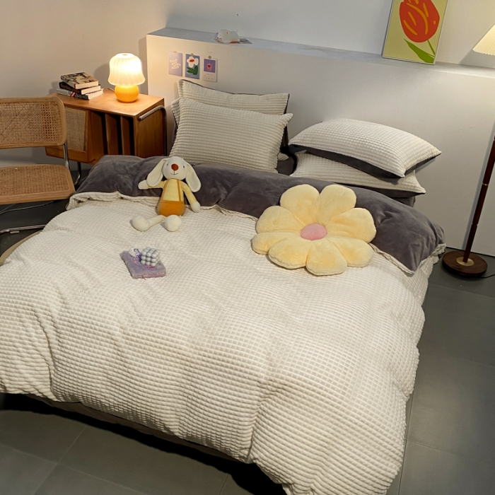 91家纺网 家纺一手货源 找家纺 (总) 慕澄 2024新款牛奶绒剪花简约款四件套