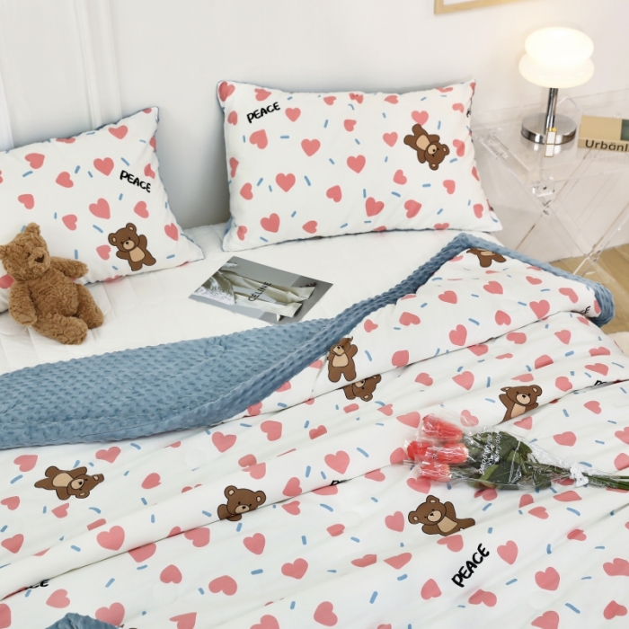 91家纺网 家纺一手货源 找家纺 星期八  2022新款全棉豆豆被春秋被-系列二 爱心熊